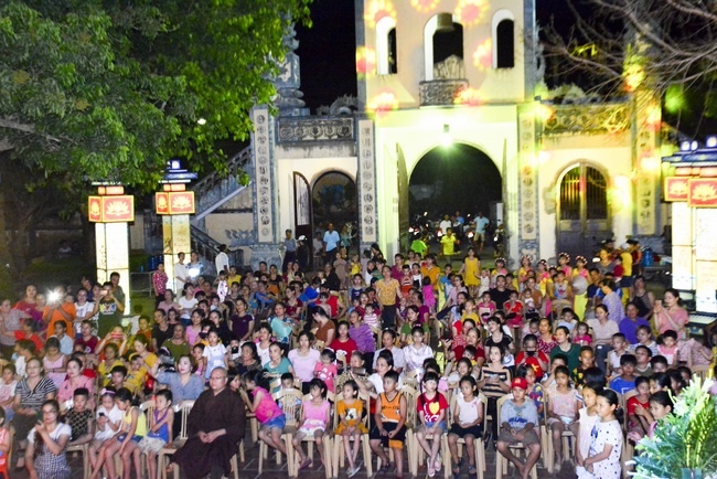 Vui tết thiếu nhi tại chùa Tây Khánh, Thái Bình