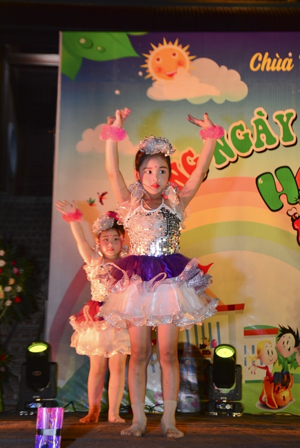 Vui tết thiếu nhi tại chùa Tây Khánh, Thái Bình