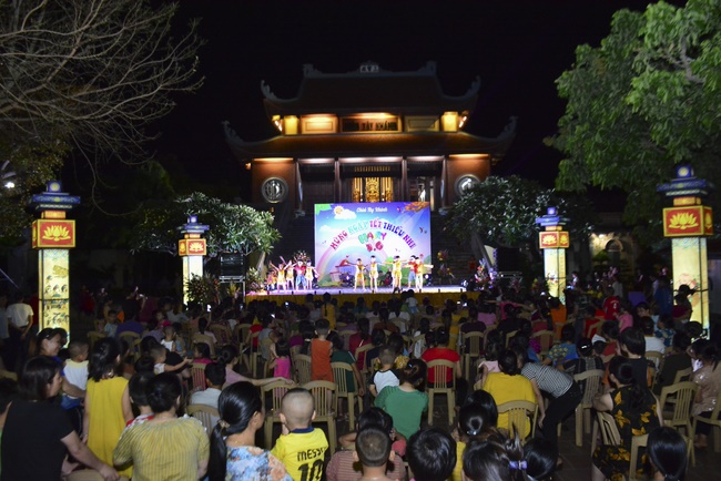 Vui tết thiếu nhi tại chùa Tây Khánh, Thái Bình