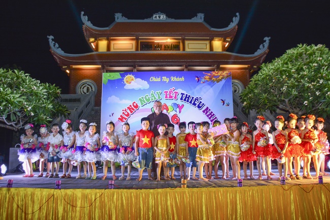 Vui tết thiếu nhi tại chùa Tây Khánh, Thái Bình