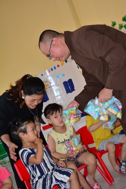 Vui tết thiếu nhi tại chùa Tây Khánh, Thái Bình