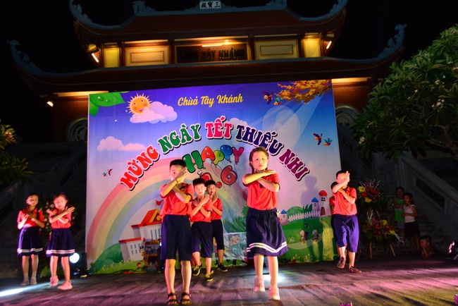 Vui tết thiếu nhi tại chùa Tây Khánh, Thái Bình