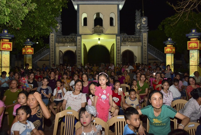 Vui tết thiếu nhi tại chùa Tây Khánh, Thái Bình