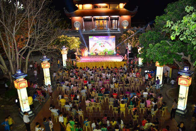 Vui tết thiếu nhi tại chùa Tây Khánh, Thái Bình