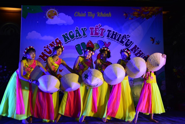 Vui tết thiếu nhi tại chùa Tây Khánh, Thái Bình