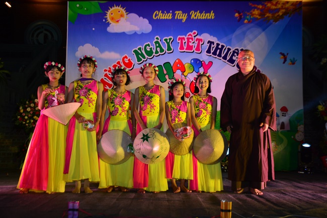 Vui tết thiếu nhi tại chùa Tây Khánh, Thái Bình