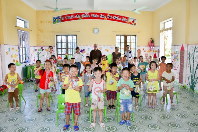 Vui tết thiếu nhi tại chùa Tây Khánh, Thái Bình