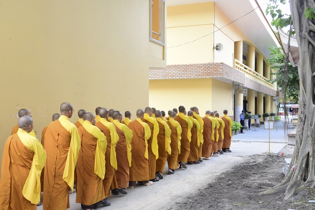 Gathering in the rain-retreat of the Hoang Phap Pagoda 's Monks