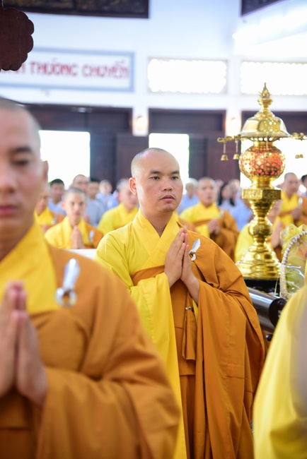 Gathering in the rain-retreat of the Hoang Phap Pagoda 's Monks