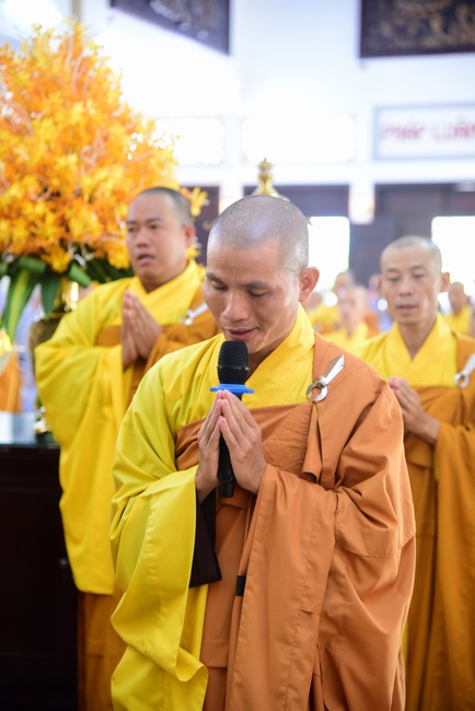 Gathering in the rain-retreat of the Hoang Phap Pagoda 's Monks