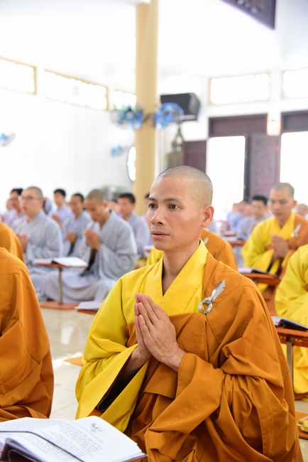 Gathering in the rain-retreat of the Hoang Phap Pagoda 's Monks
