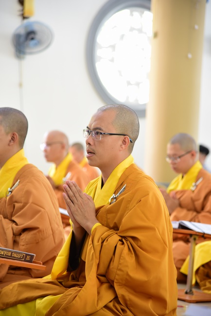 Gathering in the rain-retreat of the Hoang Phap Pagoda 's Monks