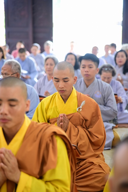 Gathering in the rain-retreat of the Hoang Phap Pagoda 's Monks