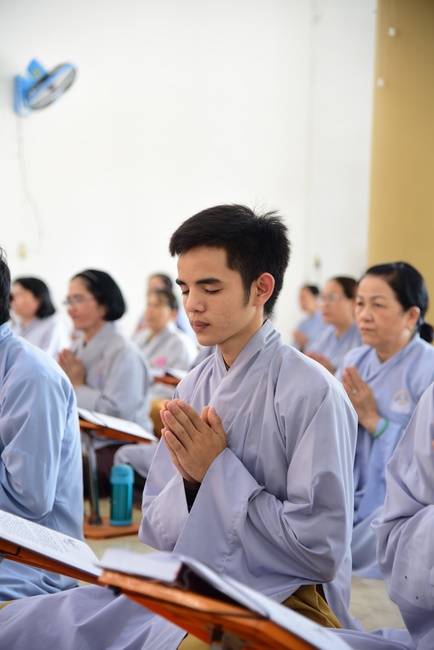 Gathering in the rain-retreat of the Hoang Phap Pagoda 's Monks