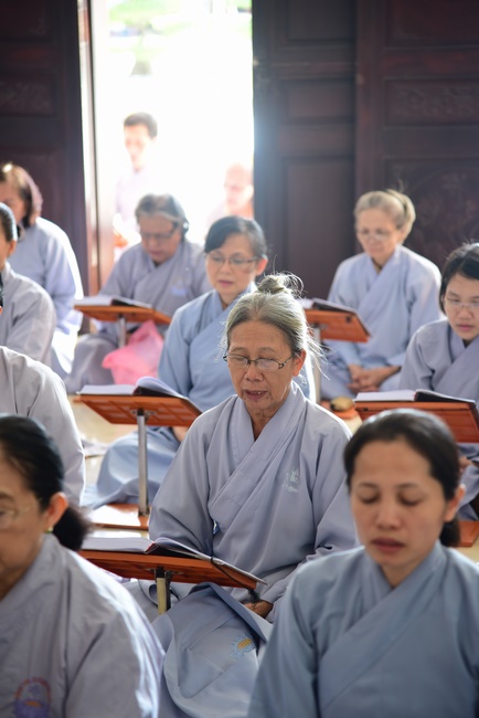 Gathering in the rain-retreat of the Hoang Phap Pagoda 's Monks