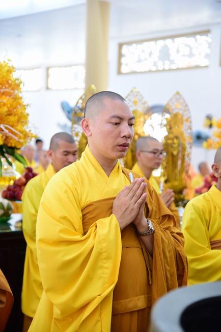 Gathering in the rain-retreat of the Hoang Phap Pagoda 's Monks