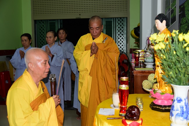 The rite praying for rebirth to Mrs. Hoang Thi Cuc in Hoc Mon.