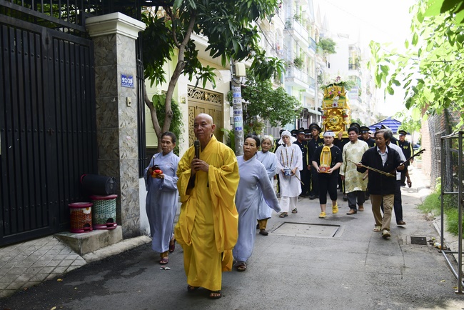 The rite praying for rebirth to Mrs. Hoang Thi Cuc in Hoc Mon.