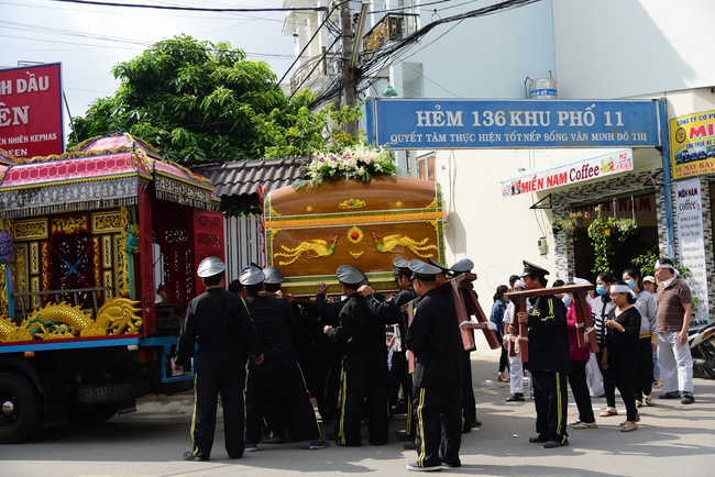 The rite praying for rebirth to Mrs. Hoang Thi Cuc in Hoc Mon.