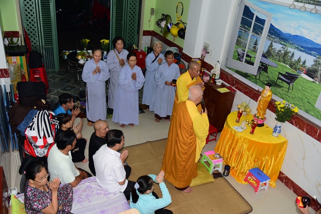 The rite praying for rebirth to Mrs. Hoang Thi Cuc in Hoc Mon.