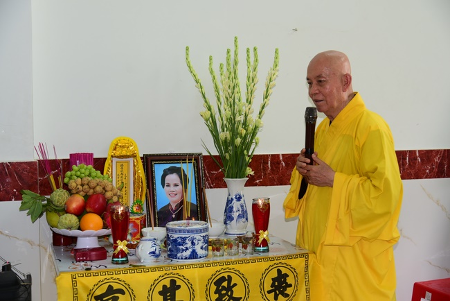 The rite praying for rebirth to Mrs. Hoang Thi Cuc in Hoc Mon.