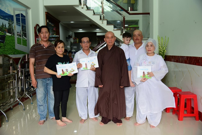 The rite praying for rebirth to Mrs. Hoang Thi Cuc in Hoc Mon.