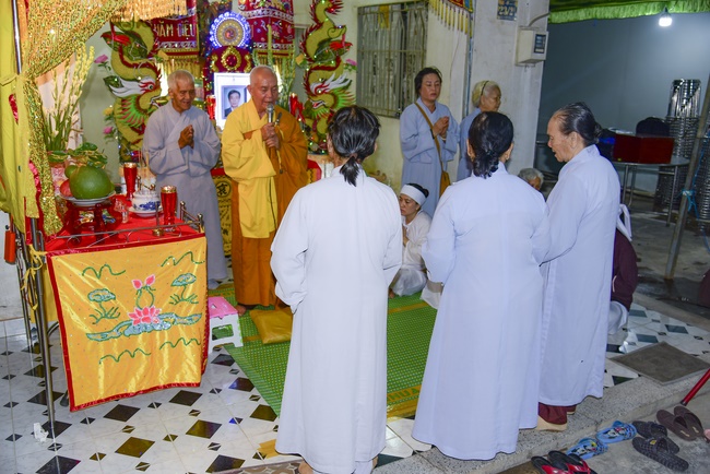The rite praying for rebirth to Mrs. Hoang Thi Cuc in Hoc Mon.