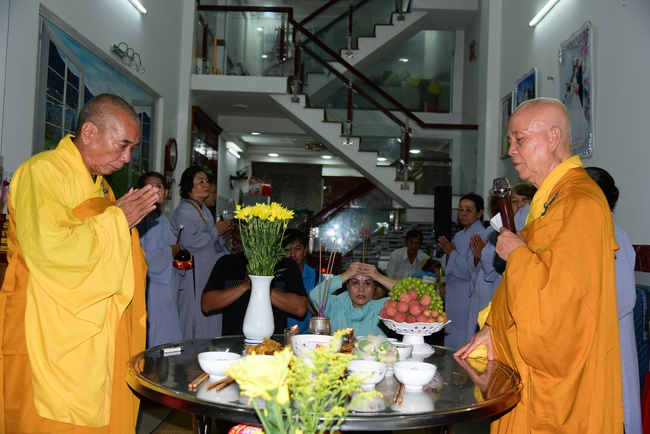 The rite praying for rebirth to Mrs. Hoang Thi Cuc in Hoc Mon.