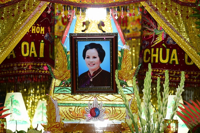 The rite praying for rebirth to Mrs. Hoang Thi Cuc in Hoc Mon.