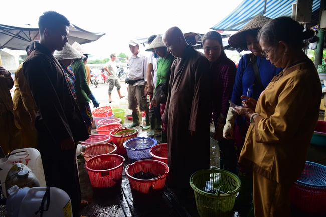 Offering money to build wells at Bao Phap Pagoda, Lam Dong