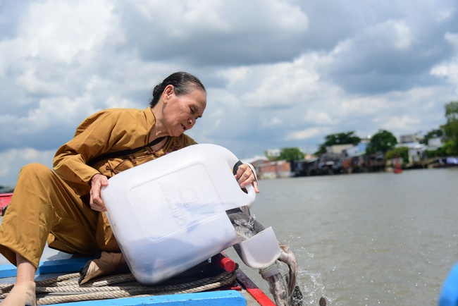 Offering money to build wells at Bao Phap Pagoda, Lam Dong
