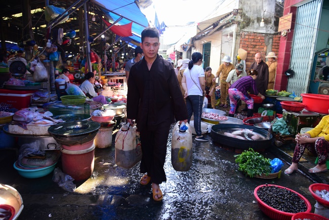 Offering money to build wells at Bao Phap Pagoda, Lam Dong