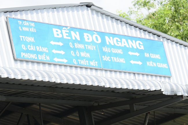 Offering money to build wells at Bao Phap Pagoda, Lam Dong