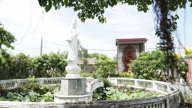 Charity of  Dong Cao pagoda