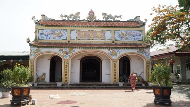 Charity of  Dong Cao pagoda