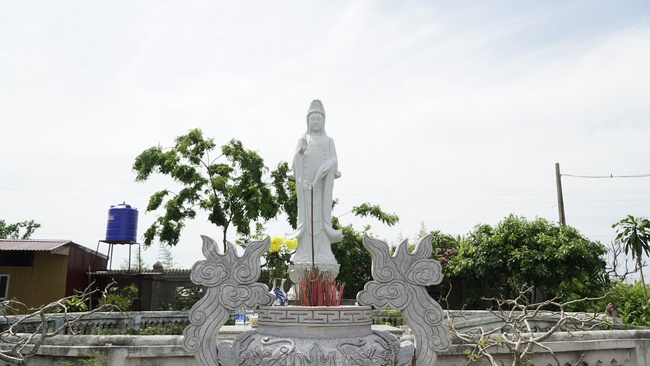 Charity of  Dong Cao pagoda