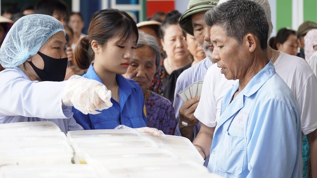 Charity of  Dong Cao pagoda