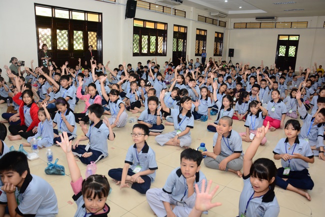Children Retreat Titled ‘I Return to the Buddha’