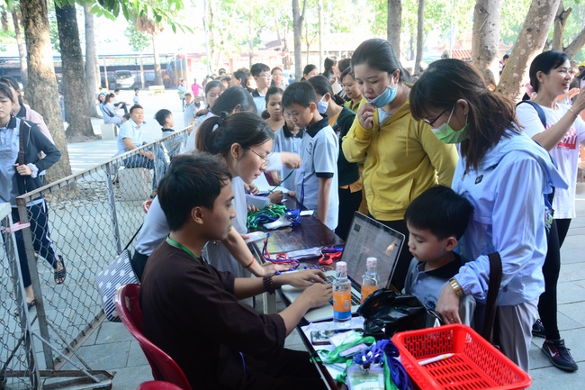 Children Retreat Titled ‘I Return to the Buddha’