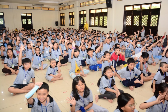 Children Retreat Titled ‘I Return to the Buddha’