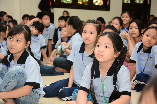 Children Retreat Titled ‘I Return to the Buddha’