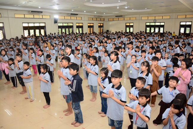 Children Retreat Titled ‘I Return to the Buddha’