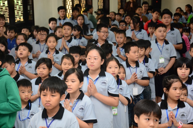 Children Retreat Titled ‘I Return to the Buddha’