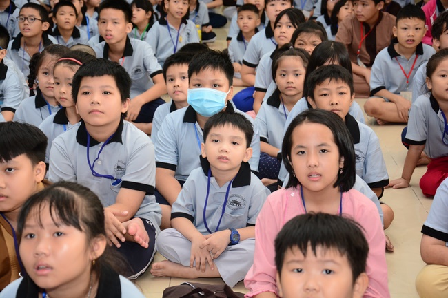 Children Retreat Titled ‘I Return to the Buddha’