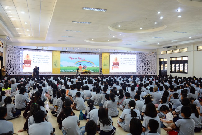 Children Retreat Titled ‘I Return to the Buddha’