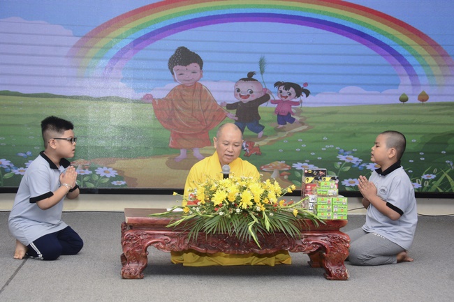 Children Retreat Titled ‘I Return to the Buddha’