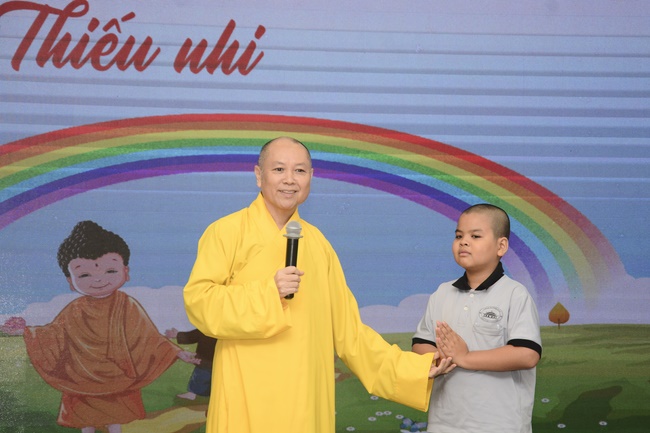 Children Retreat Titled ‘I Return to the Buddha’