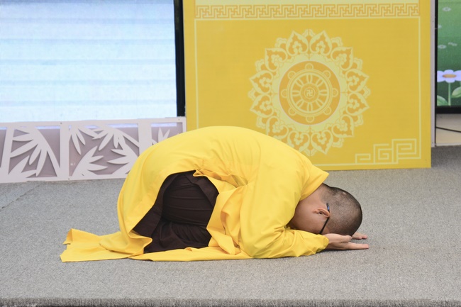 Children Retreat Titled ‘I Return to the Buddha’