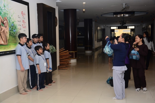 Children Retreat Titled ‘I Return to the Buddha’