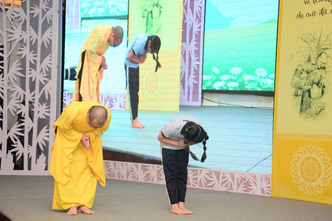 Children Retreat Titled ‘I Return to the Buddha’